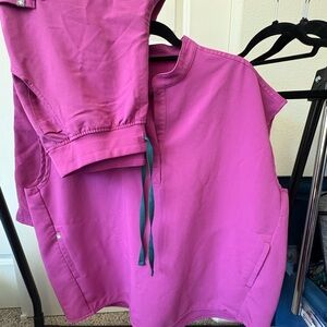 Women’s FIGS Scrub Set